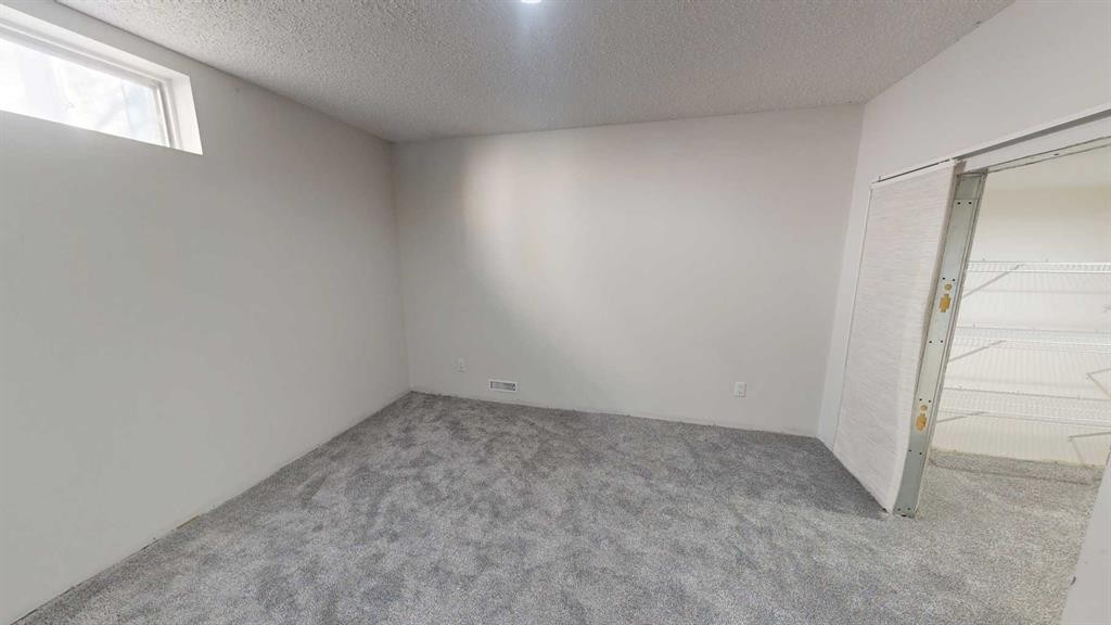 60 Sunmeadows Court Se, Calgary, AB - Indoor Photo Showing Other Room