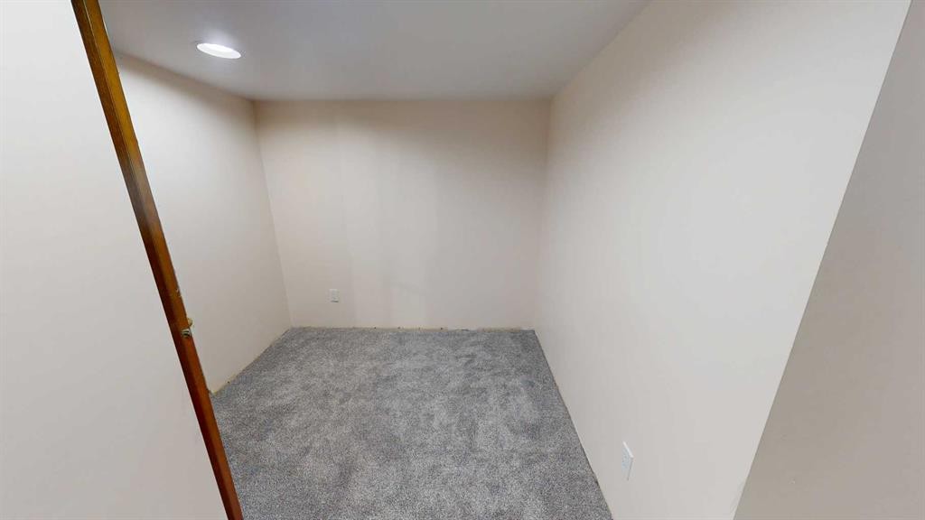 60 Sunmeadows Court Se, Calgary, AB - Indoor Photo Showing Other Room