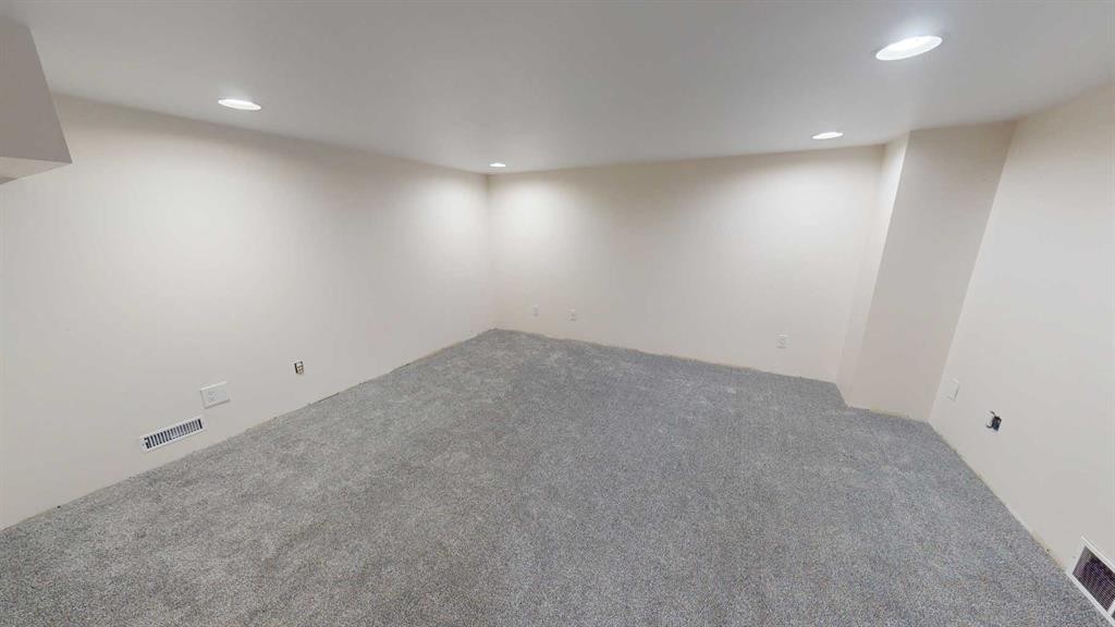 60 Sunmeadows Court Se, Calgary, AB - Indoor Photo Showing Other Room