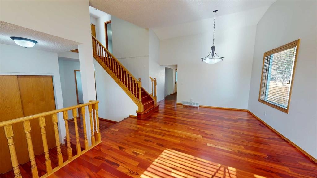 60 Sunmeadows Court Se, Calgary, AB - Indoor Photo Showing Other Room