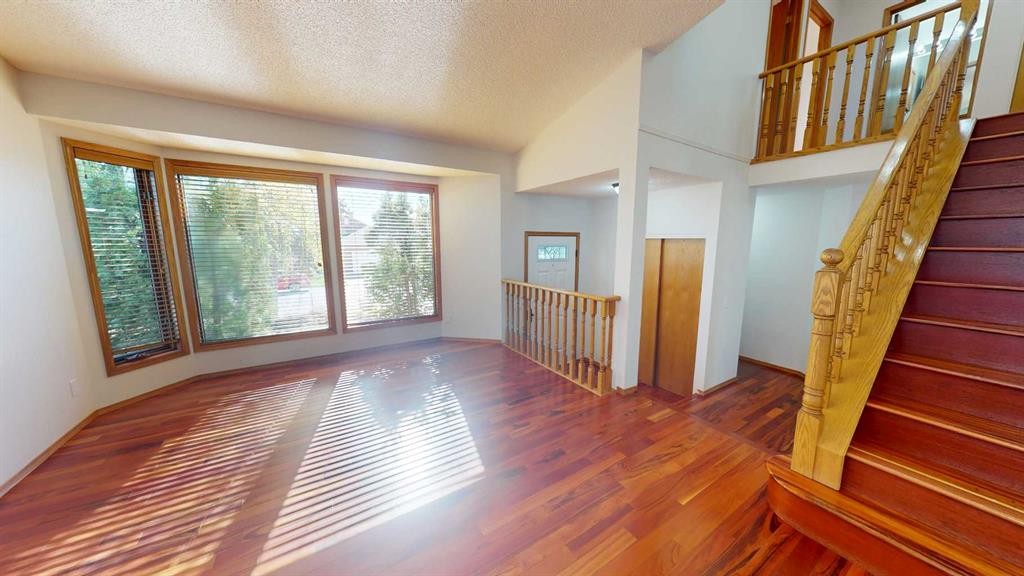 60 Sunmeadows Court Se, Calgary, AB - Indoor Photo Showing Other Room