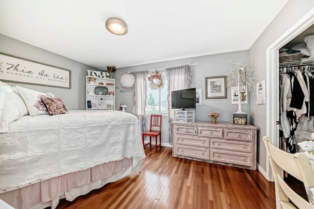 132 Hidden Hills Road Nw, Calgary, AB - Indoor Photo Showing Bedroom
