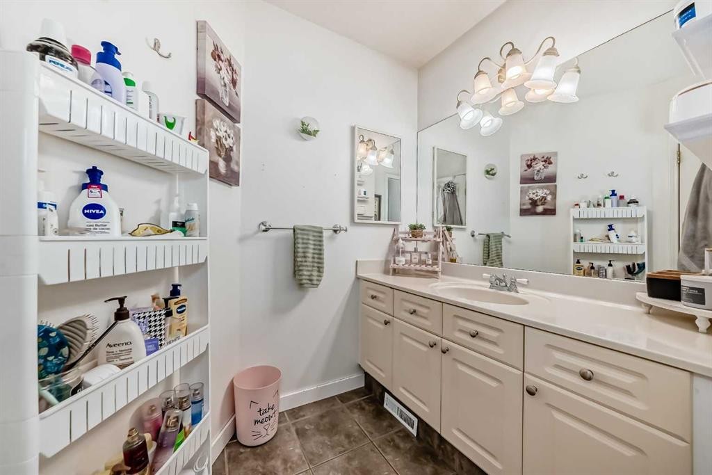 132 Hidden Hills Road Nw, Calgary, AB - Indoor Photo Showing Bathroom