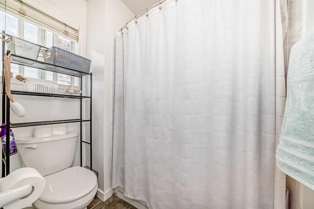 132 Hidden Hills Road Nw, Calgary, AB - Indoor Photo Showing Bathroom