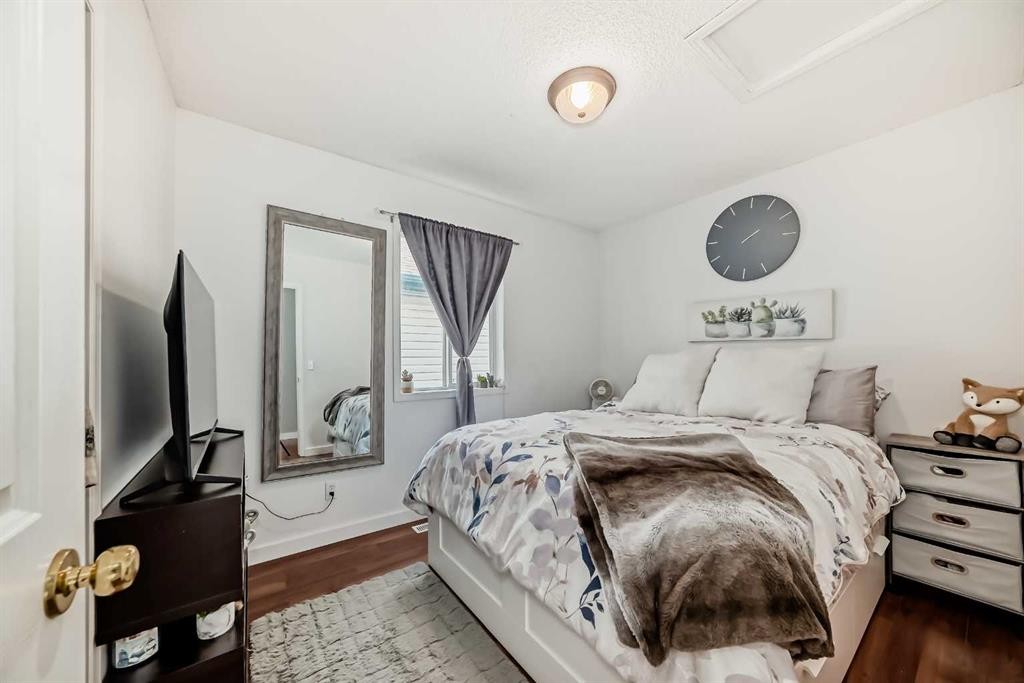 132 Hidden Hills Road Nw, Calgary, AB - Indoor Photo Showing Bedroom