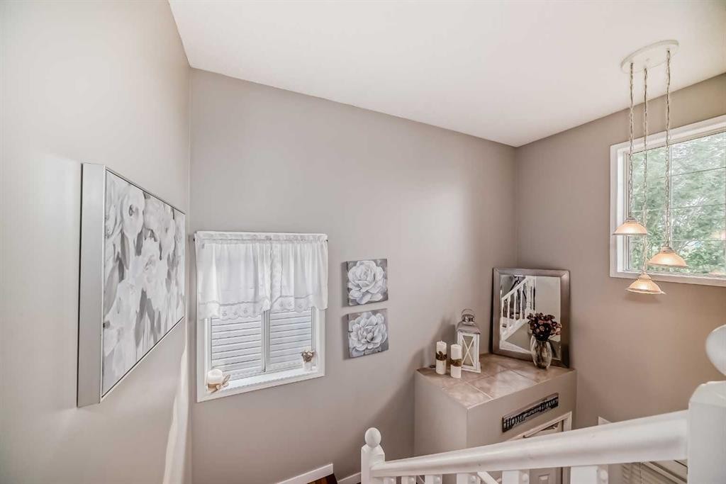 132 Hidden Hills Road Nw, Calgary, AB - Indoor