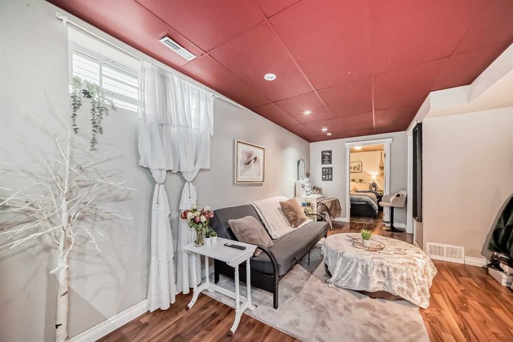 132 Hidden Hills Road Nw, Calgary, AB - Indoor