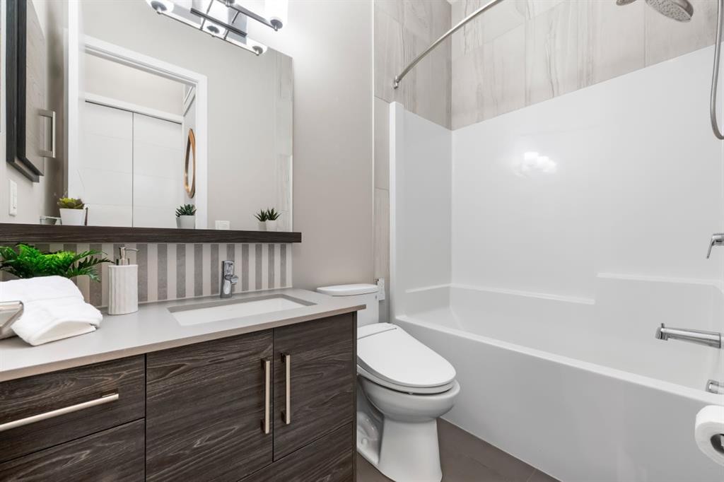 128-122 Mahogany Centre Se, Calgary, AB - Indoor Photo Showing Bathroom