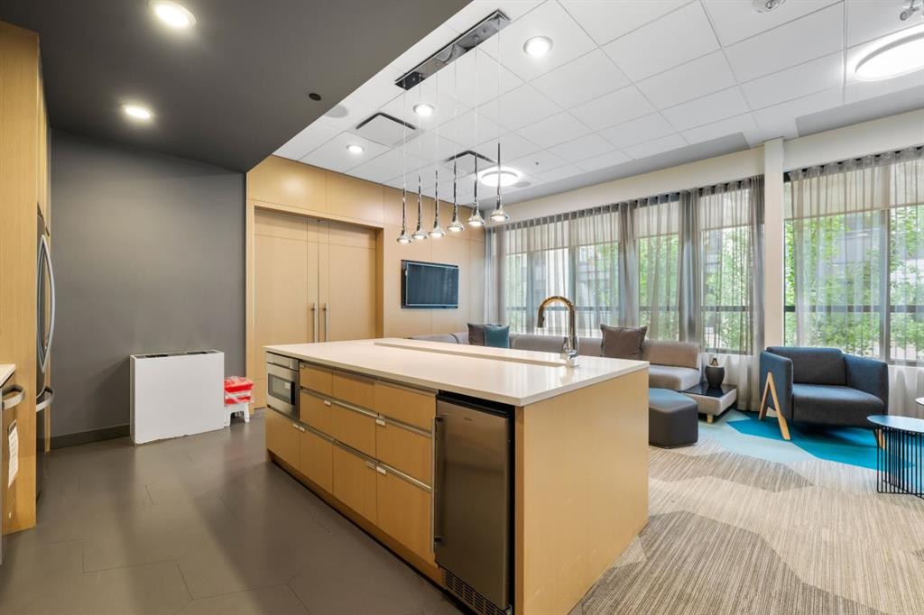 128-122 Mahogany Centre Se, Calgary, AB - Indoor
