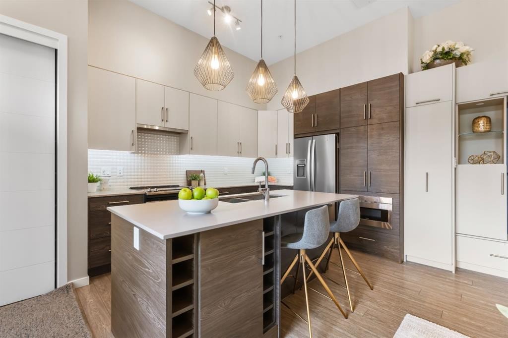 128-122 Mahogany Centre Se, Calgary, AB - Indoor Photo Showing Kitchen With Double Sink With Upgraded Kitchen