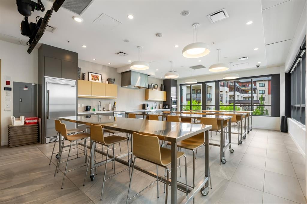 128-122 Mahogany Centre Se, Calgary, AB - Indoor