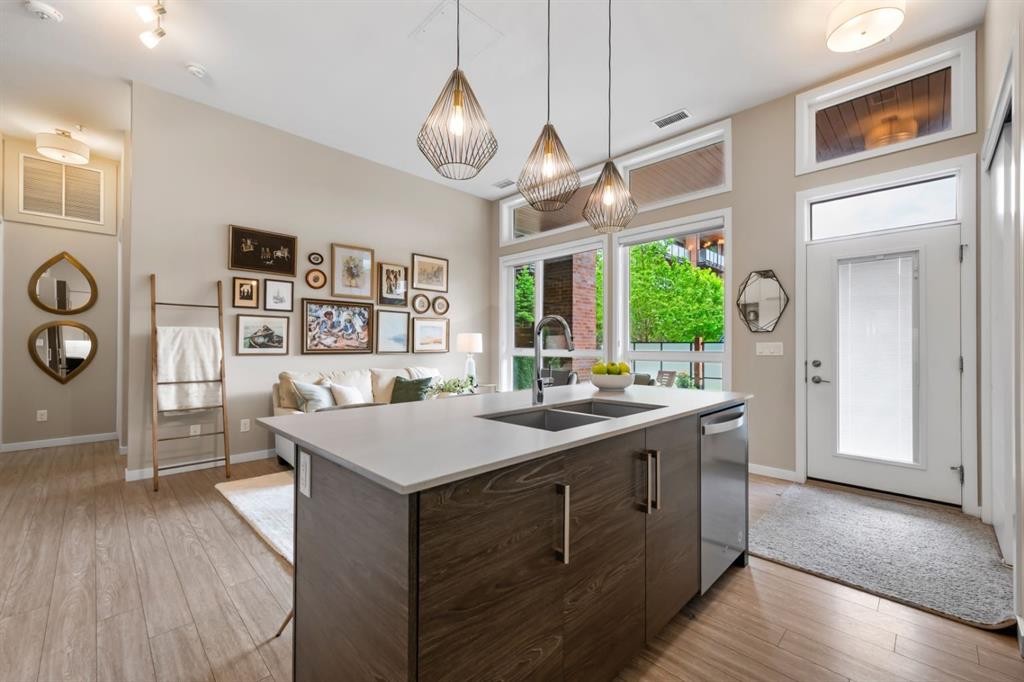 128-122 Mahogany Centre Se, Calgary, AB - Indoor Photo Showing Kitchen With Double Sink