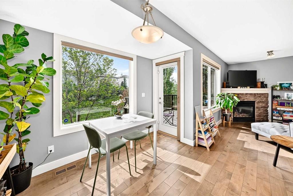 214 Rockyspring Circle Nw, Calgary, AB