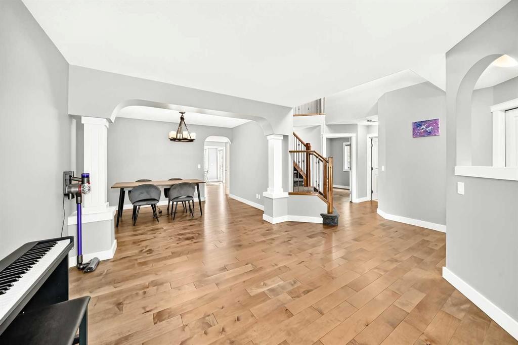 214 Rockyspring Circle Nw, Calgary, AB
