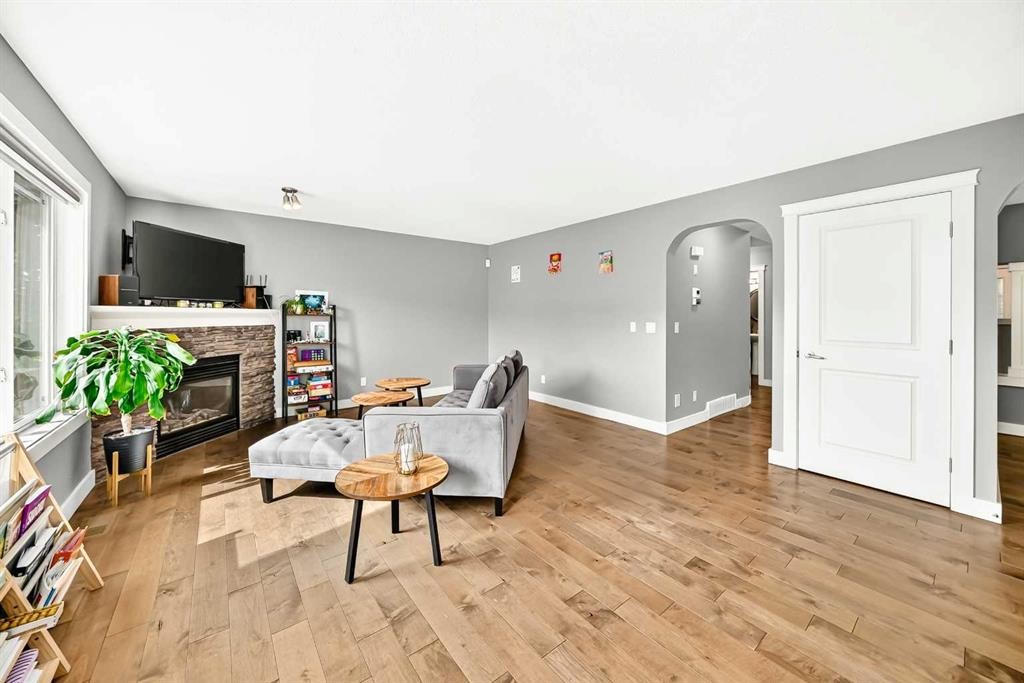 214 Rockyspring Circle Nw, Calgary, AB