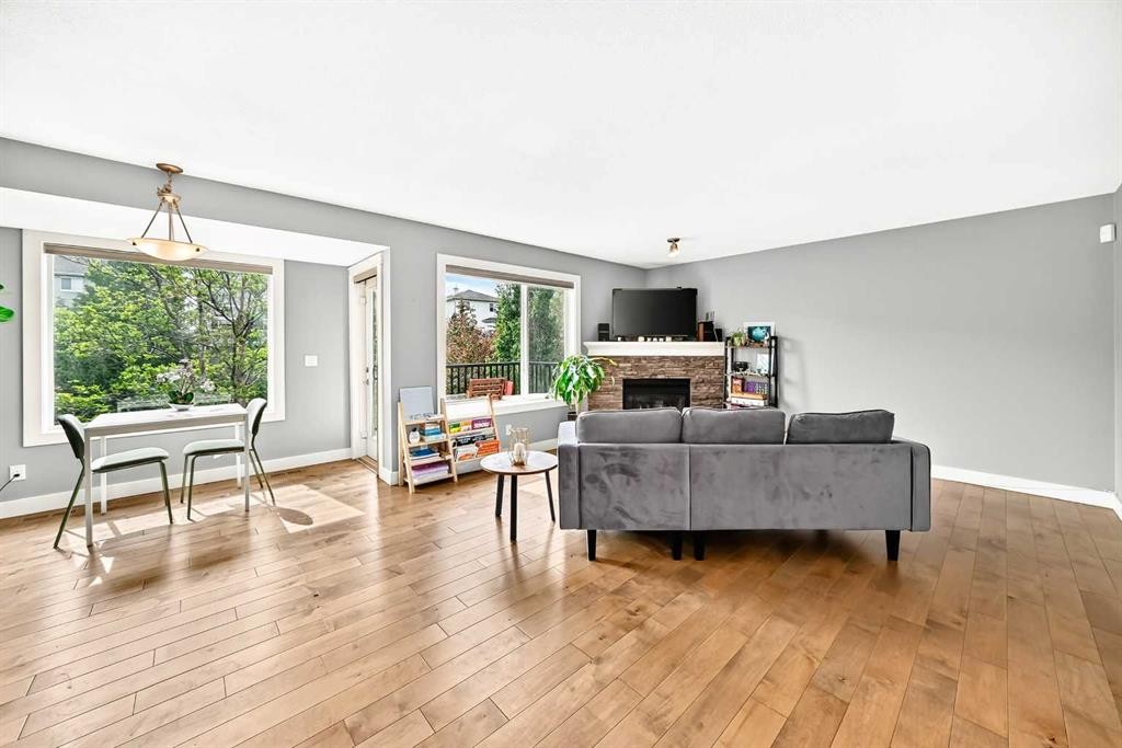 214 Rockyspring Circle Nw, Calgary, AB