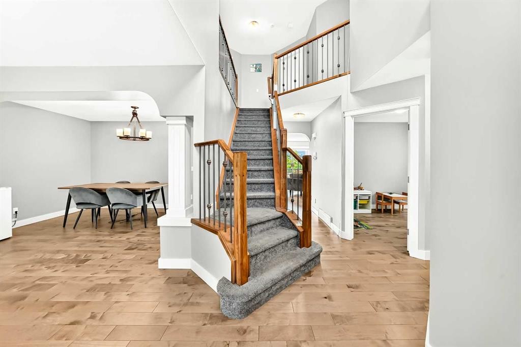 214 Rockyspring Circle Nw, Calgary, AB