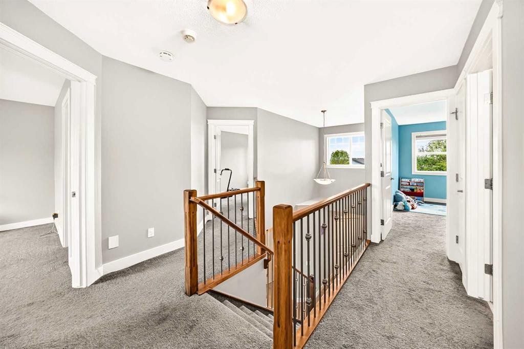 214 Rockyspring Circle Nw, Calgary, AB