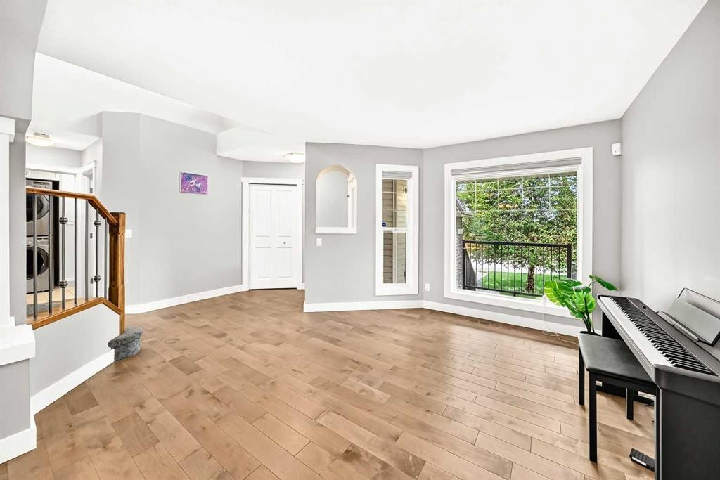 214 Rockyspring Circle Nw, Calgary, AB
