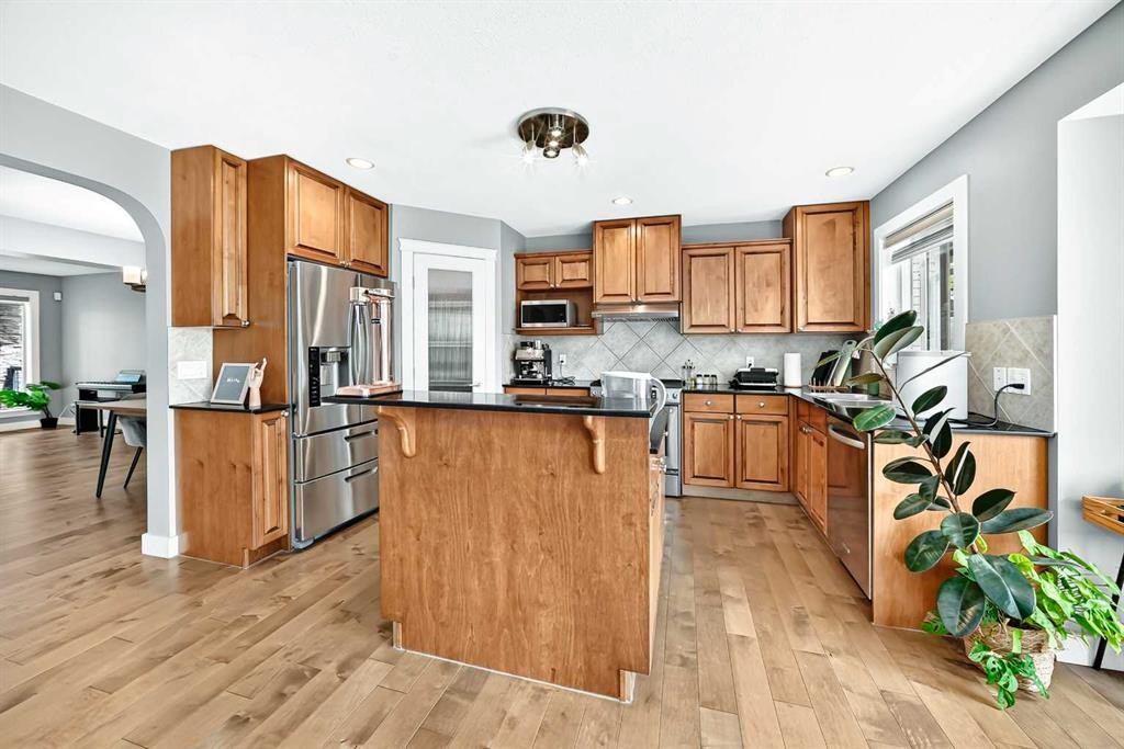 214 Rockyspring Circle Nw, Calgary, AB