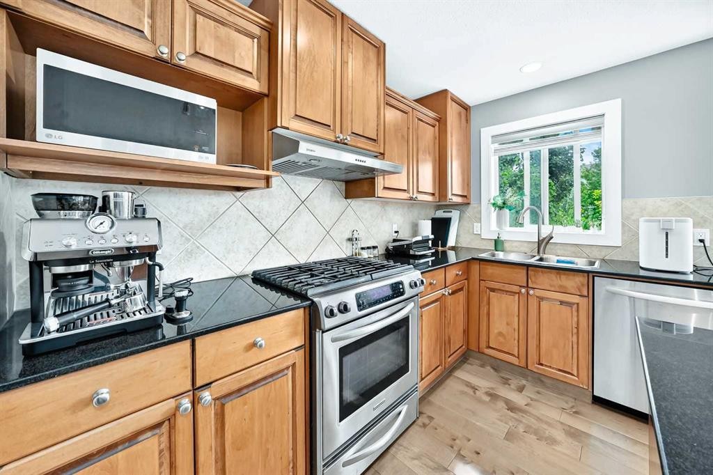 214 Rockyspring Circle Nw, Calgary, AB