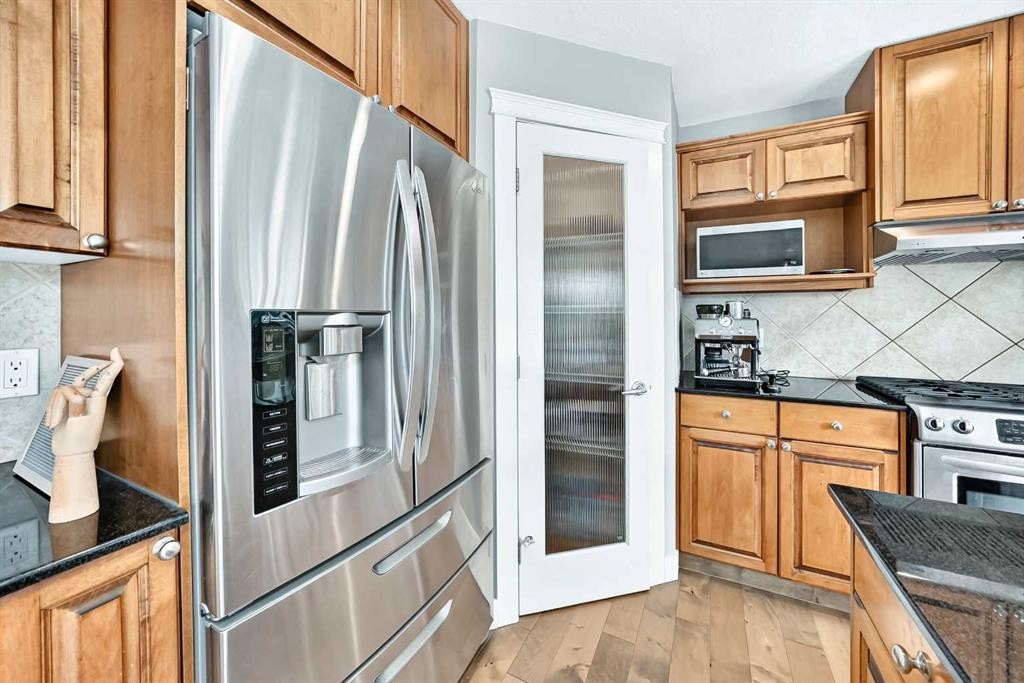 214 Rockyspring Circle Nw, Calgary, AB