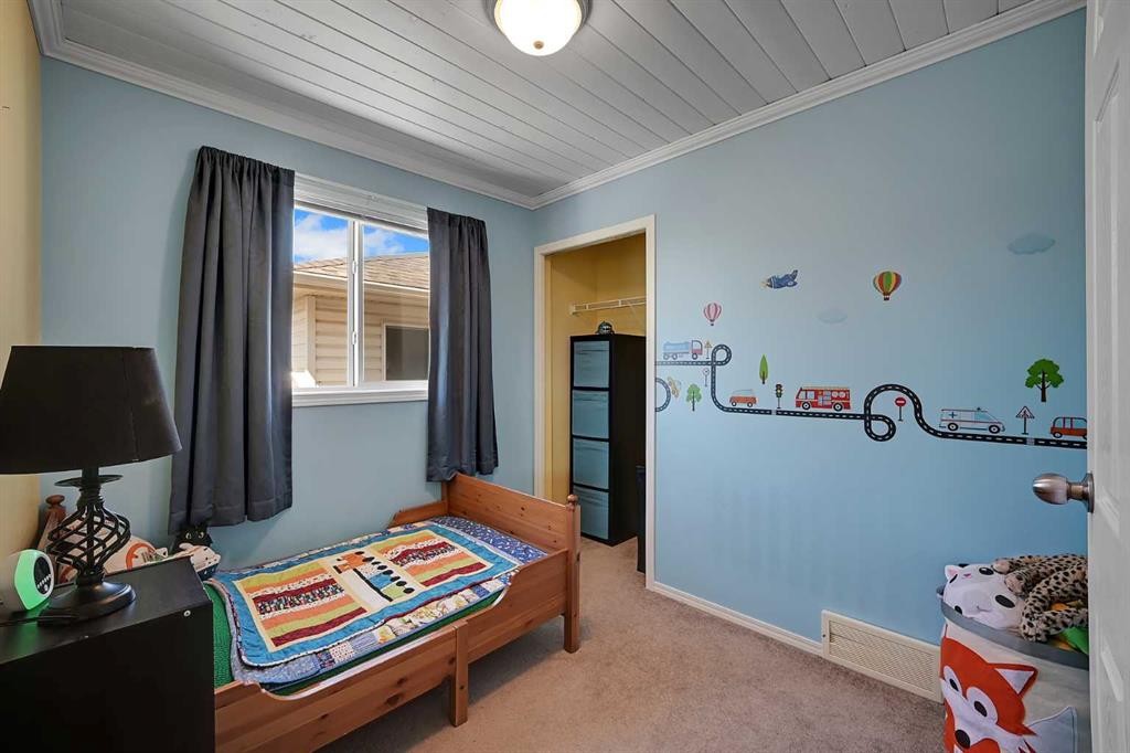 19 Coventry Link Ne, Calgary, AB - Indoor Photo Showing Bedroom