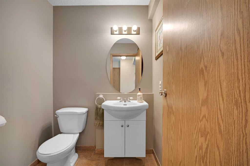 19 Coventry Link Ne, Calgary, AB - Indoor Photo Showing Bathroom