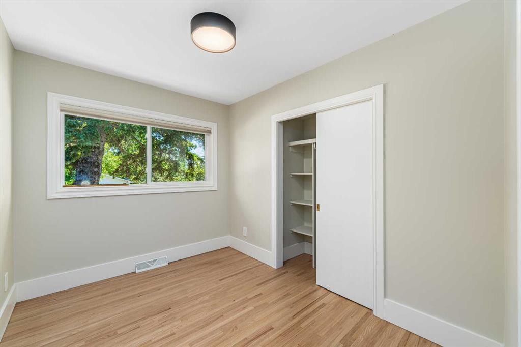 81 White Oak Crescent Sw, Calgary, AB - Indoor Photo Showing Other Room