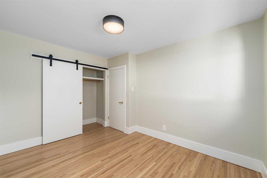 81 White Oak Crescent Sw, Calgary, AB - Indoor Photo Showing Other Room