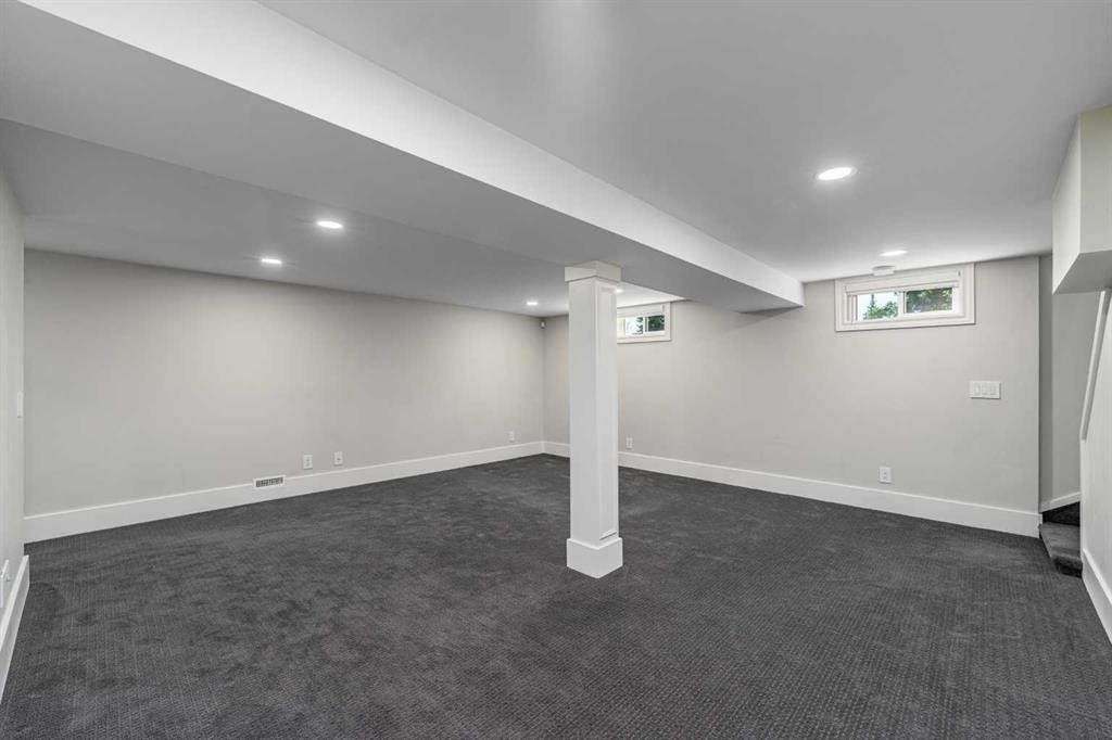 81 White Oak Crescent Sw, Calgary, AB - Indoor Photo Showing Other Room
