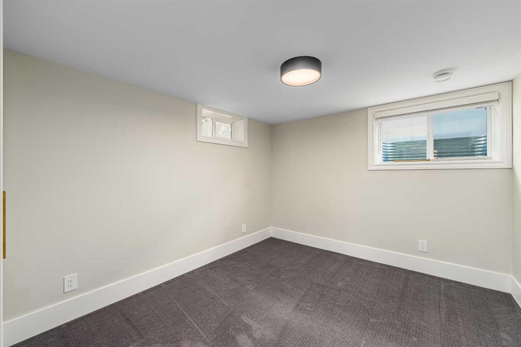81 White Oak Crescent Sw, Calgary, AB - Indoor Photo Showing Other Room