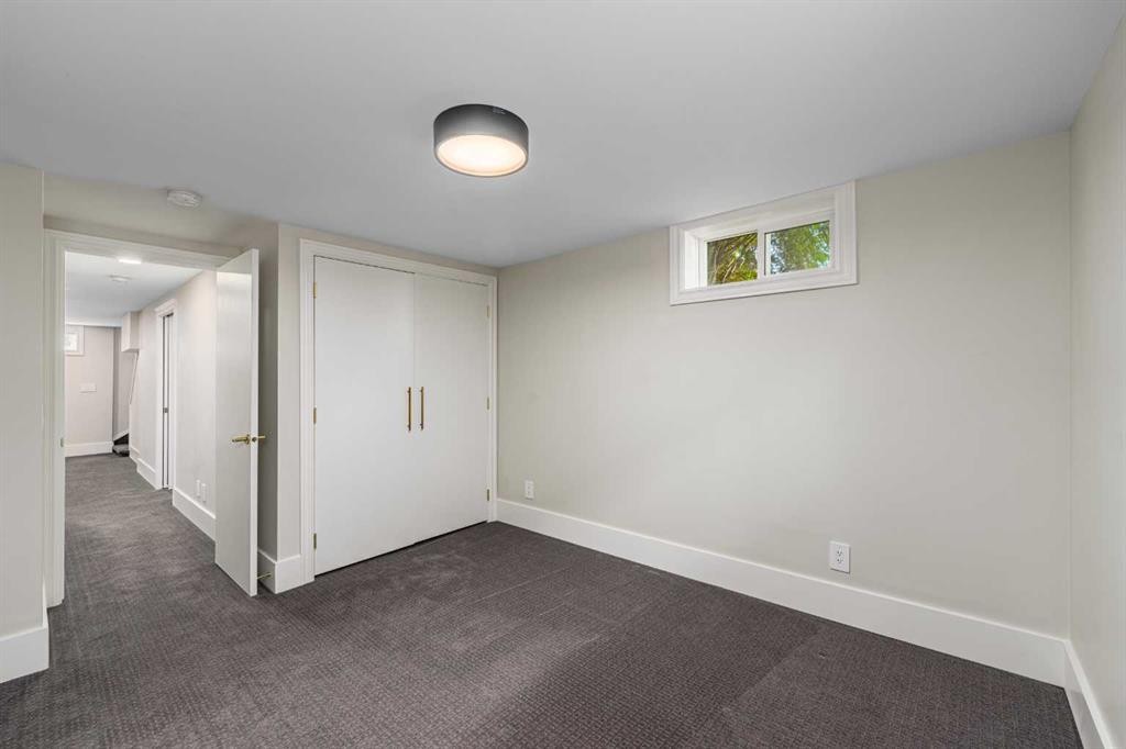 81 White Oak Crescent Sw, Calgary, AB - Indoor Photo Showing Other Room