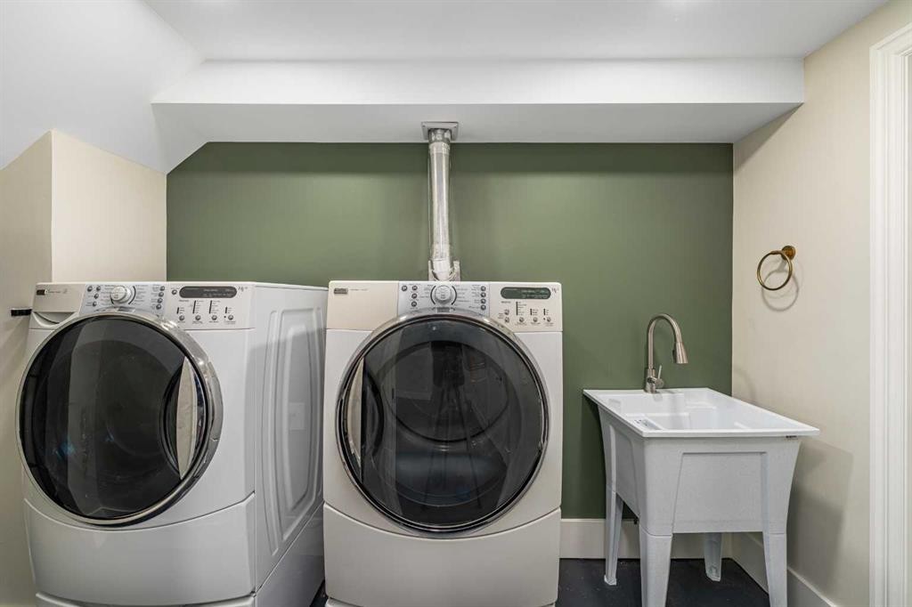 81 White Oak Crescent Sw, Calgary, AB - Indoor Photo Showing Laundry Room