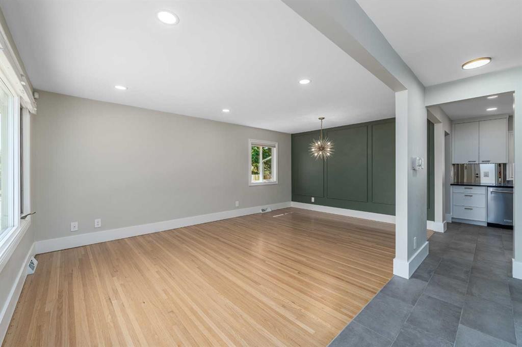 81 White Oak Crescent Sw, Calgary, AB - Indoor Photo Showing Other Room
