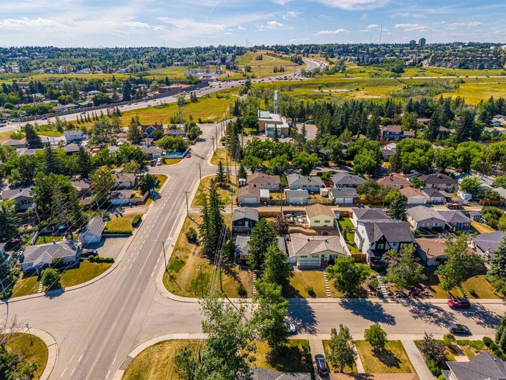 81 White Oak Crescent Sw, Calgary, AB - Outdoor With View
