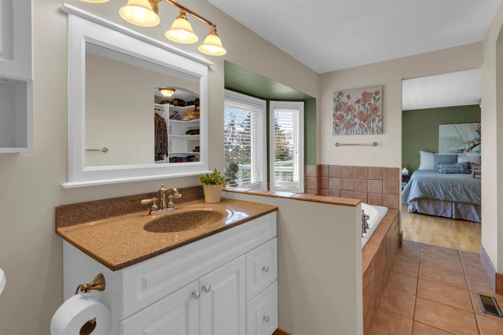 147 Hawkcliff Way Nw, Calgary, AB