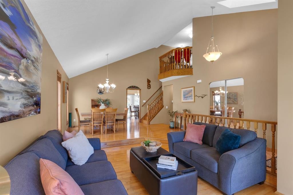 147 Hawkcliff Way Nw, Calgary, AB