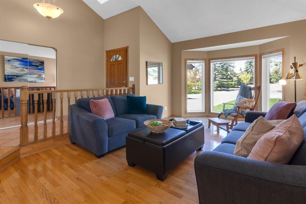 147 Hawkcliff Way Nw, Calgary, AB