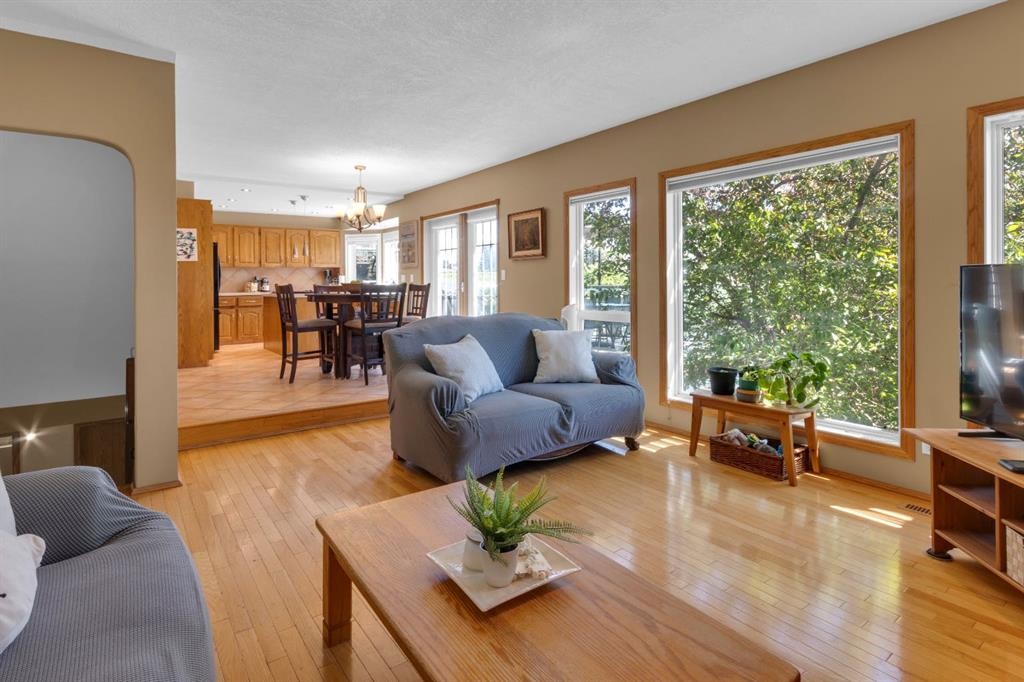 147 Hawkcliff Way Nw, Calgary, AB