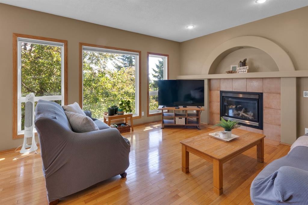 147 Hawkcliff Way Nw, Calgary, AB
