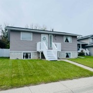 705 10 Avenue SEHigh River, AB T1V 1K3