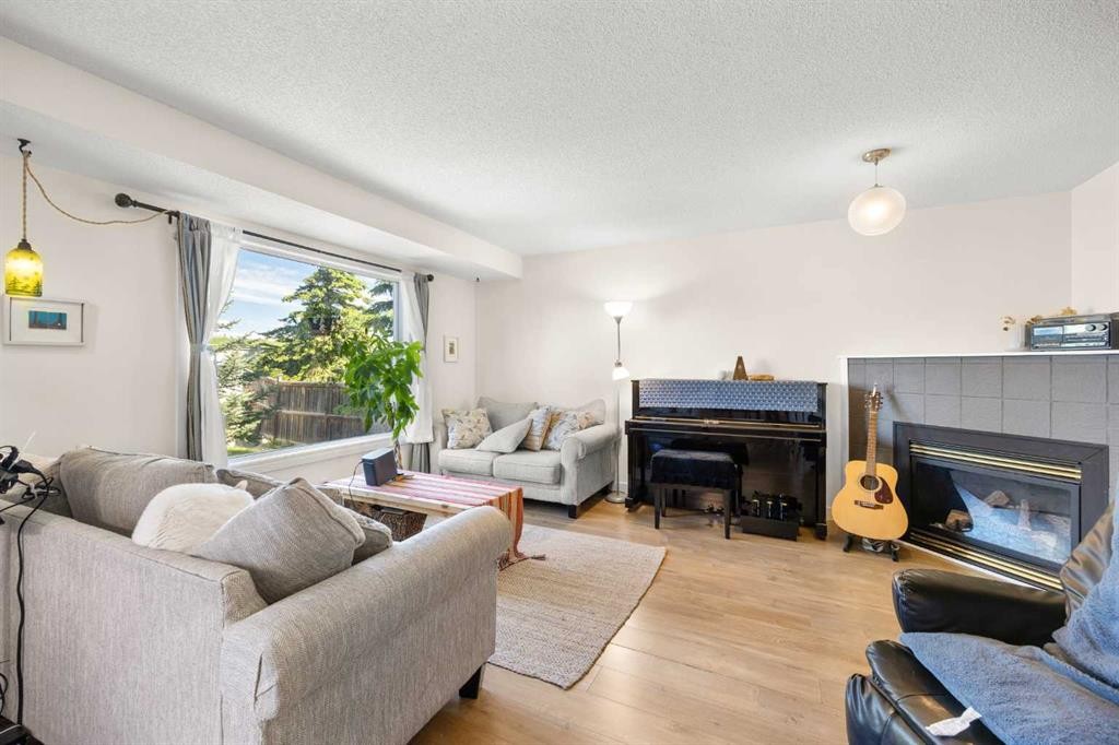 141 Citadel Bluff Close Nw, Calgary, AB