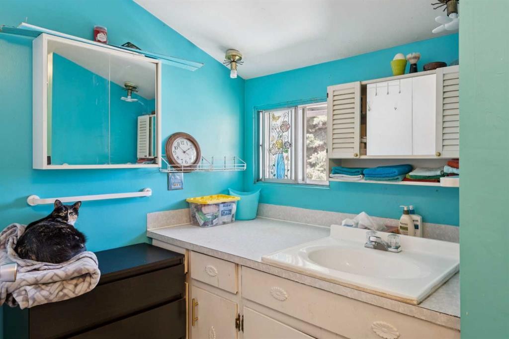2030 39 Street Se, Calgary, AB