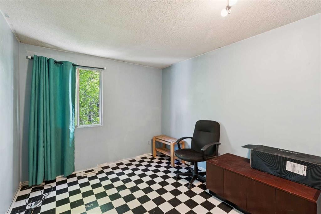 2030 39 Street Se, Calgary, AB