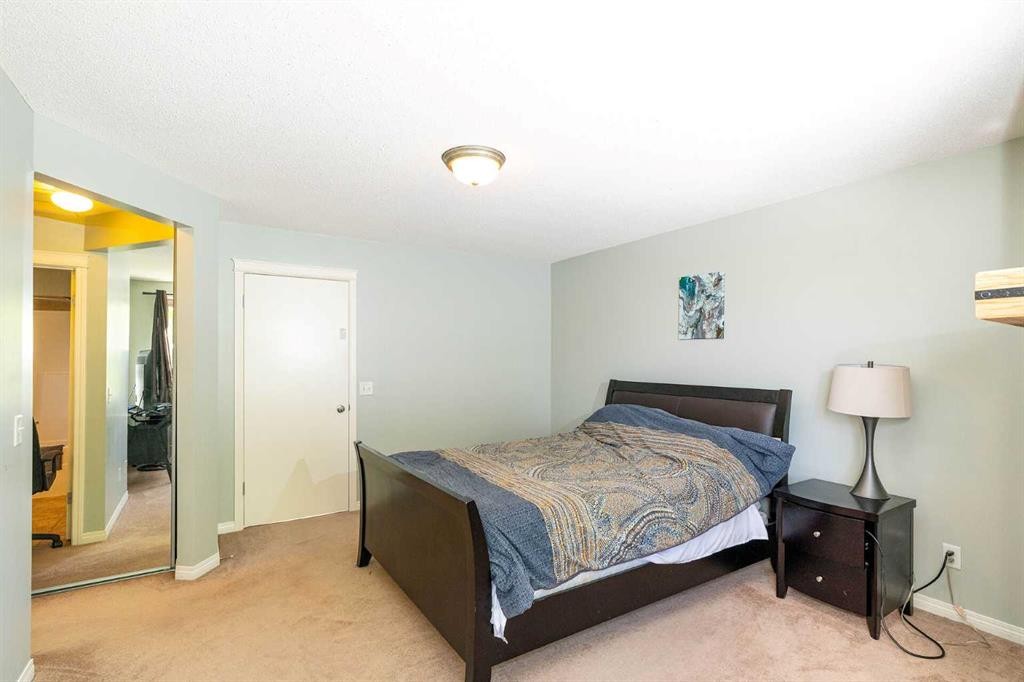 213 Tuscany Valley Green Nw, Calgary, AB - Indoor Photo Showing Bedroom