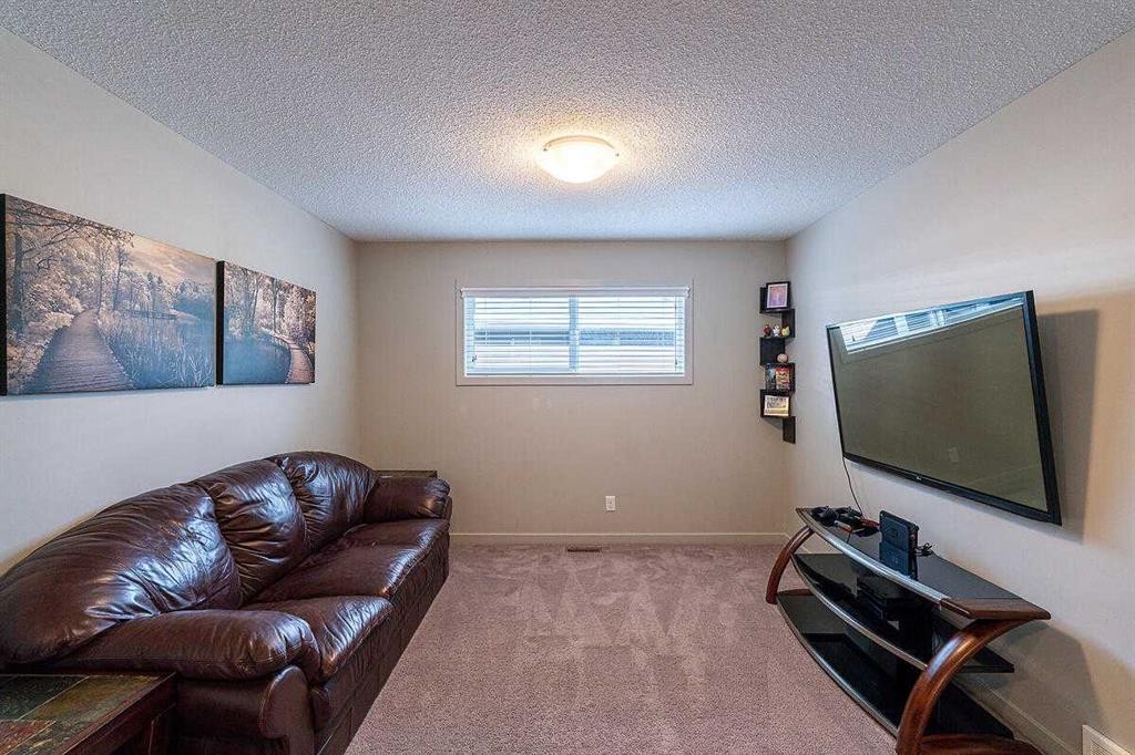 114 River Heights Green, Cochrane, AB