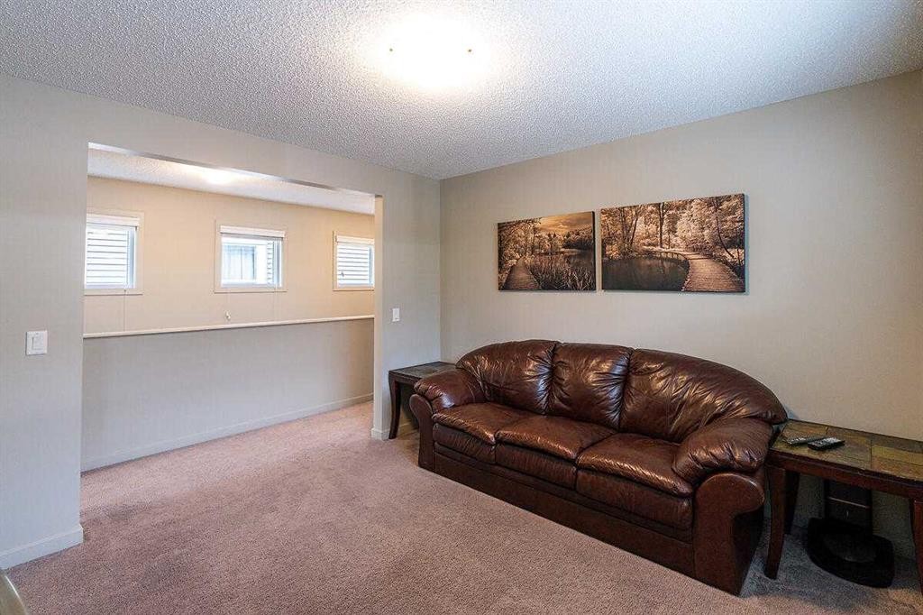114 River Heights Green, Cochrane, AB