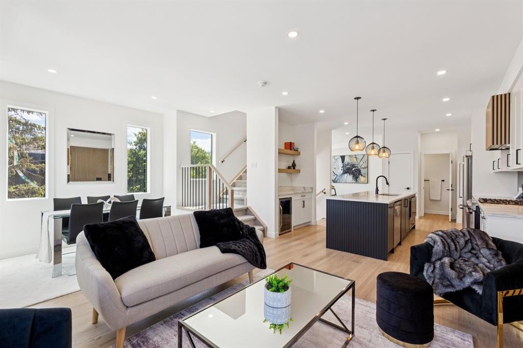 2402 Westmount Road Nw, Calgary, AB