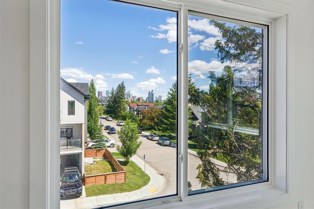 2402 Westmount Road Nw, Calgary, AB